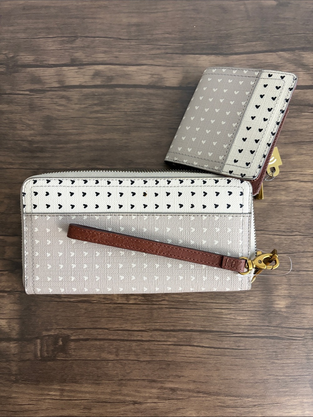 Fossil Women's Matching Beige Heart Print wallet Wristlet & Bifold